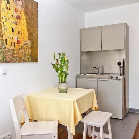 Carl Apartment Munich